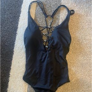 backless , front slit with crossed straps , medium 💕